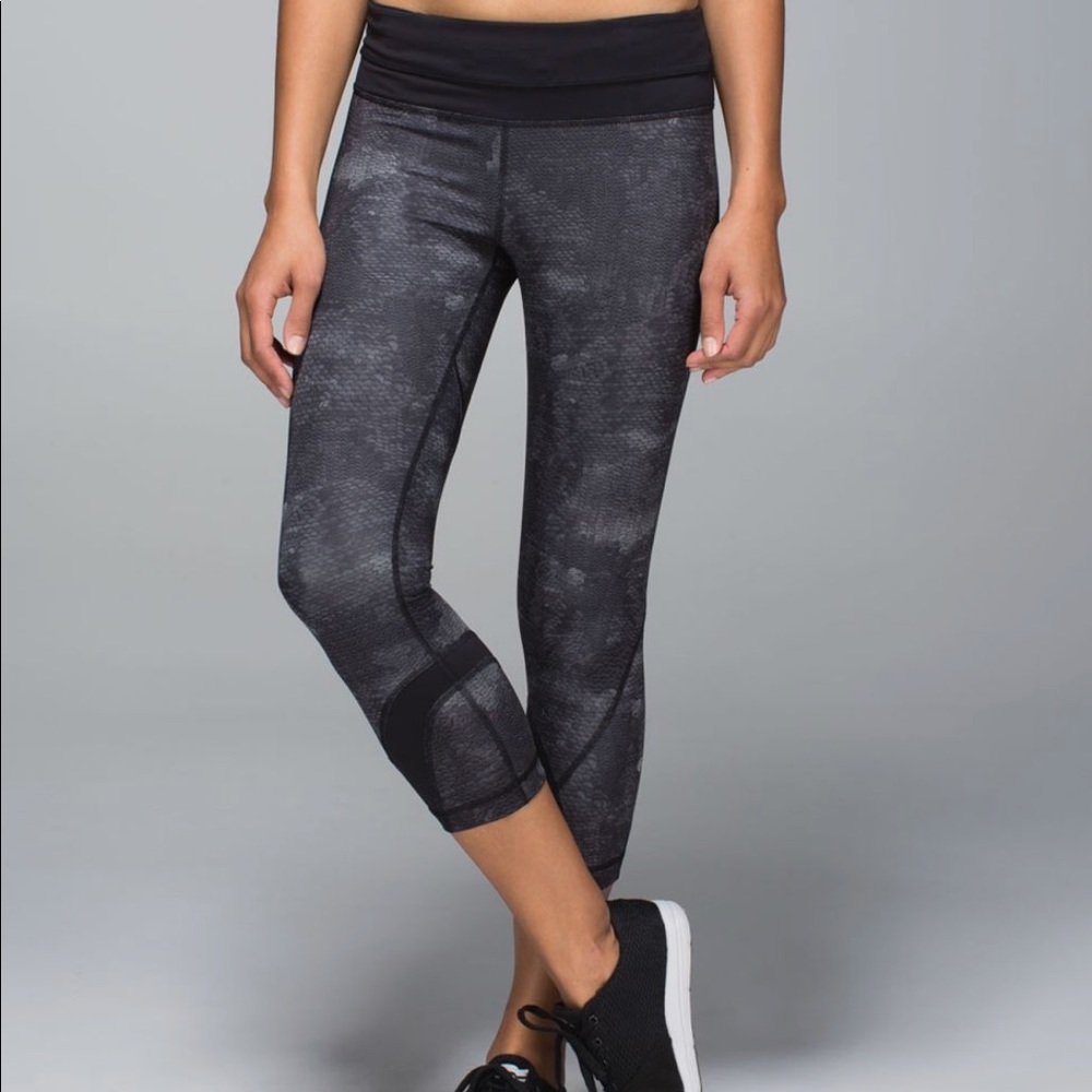 Lululemon Run Inspire Crop II Sequin Print Size 4